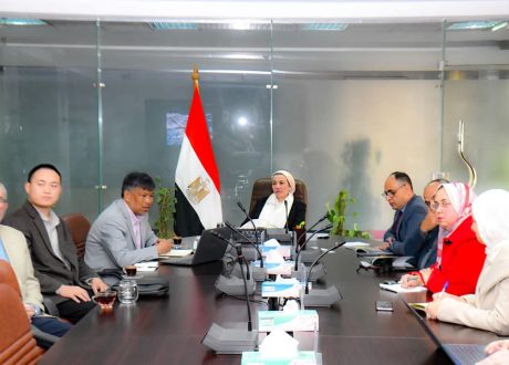 “وزيرة البيئة” تناقش مع احدى الشركات الصينية توطين تكنولوجيا زراعة الغابات في مصر
