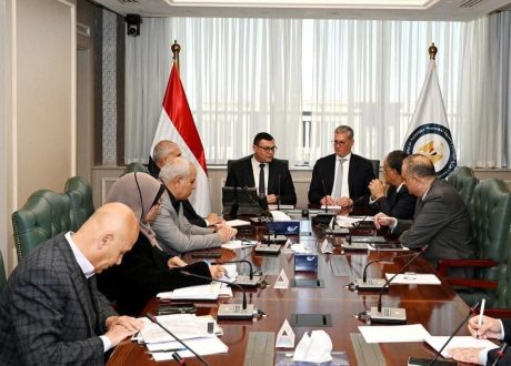 وزيرا البترول و الإسكان يبحثان سبل تعزيز التعاون بين الهيئات التابعة لهما لتسريع تنفيذ المشروعات ذات الأولوية