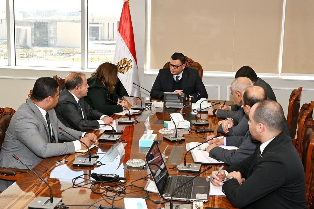 “وزير الإسكان “يؤكد أهمية الانتهاء من كافة إجراءات طرح 400 ألف وحدة سكنية