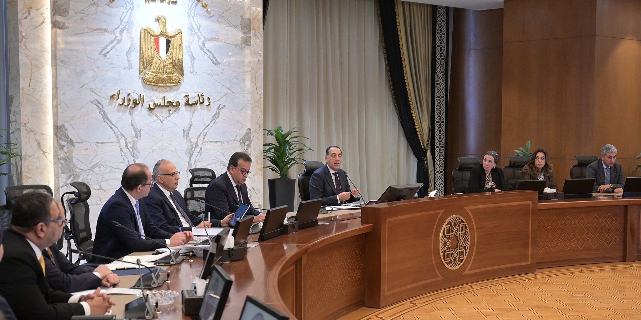 رئيس الوزراء يناقش تطوير قطاع السياحة وتنفيذ توصيات اللجنة الاستشارية