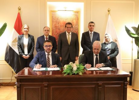 مصر تعزز صناعة أدوية الأورام بتوقيع اتفاقية لتوطين تكنولوجيا التصنيع مع ساندوز وسيديكو