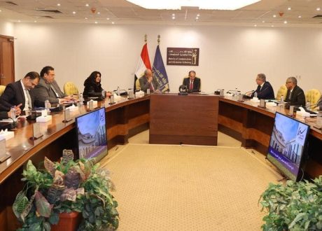 وزير الاتصالات يستعرض نمو المناطق التكنولوجية ويشيد بفرص العمل والاستثمارات في واحات السيليكون