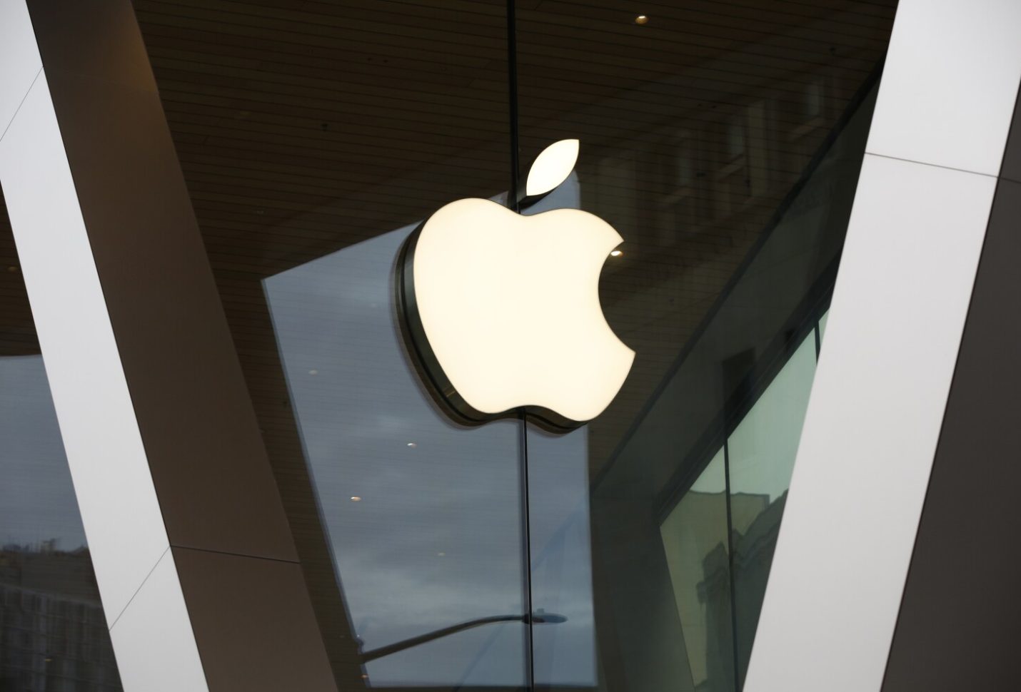Apple surpasses 60% reduction in its global greenhouse gas emissions