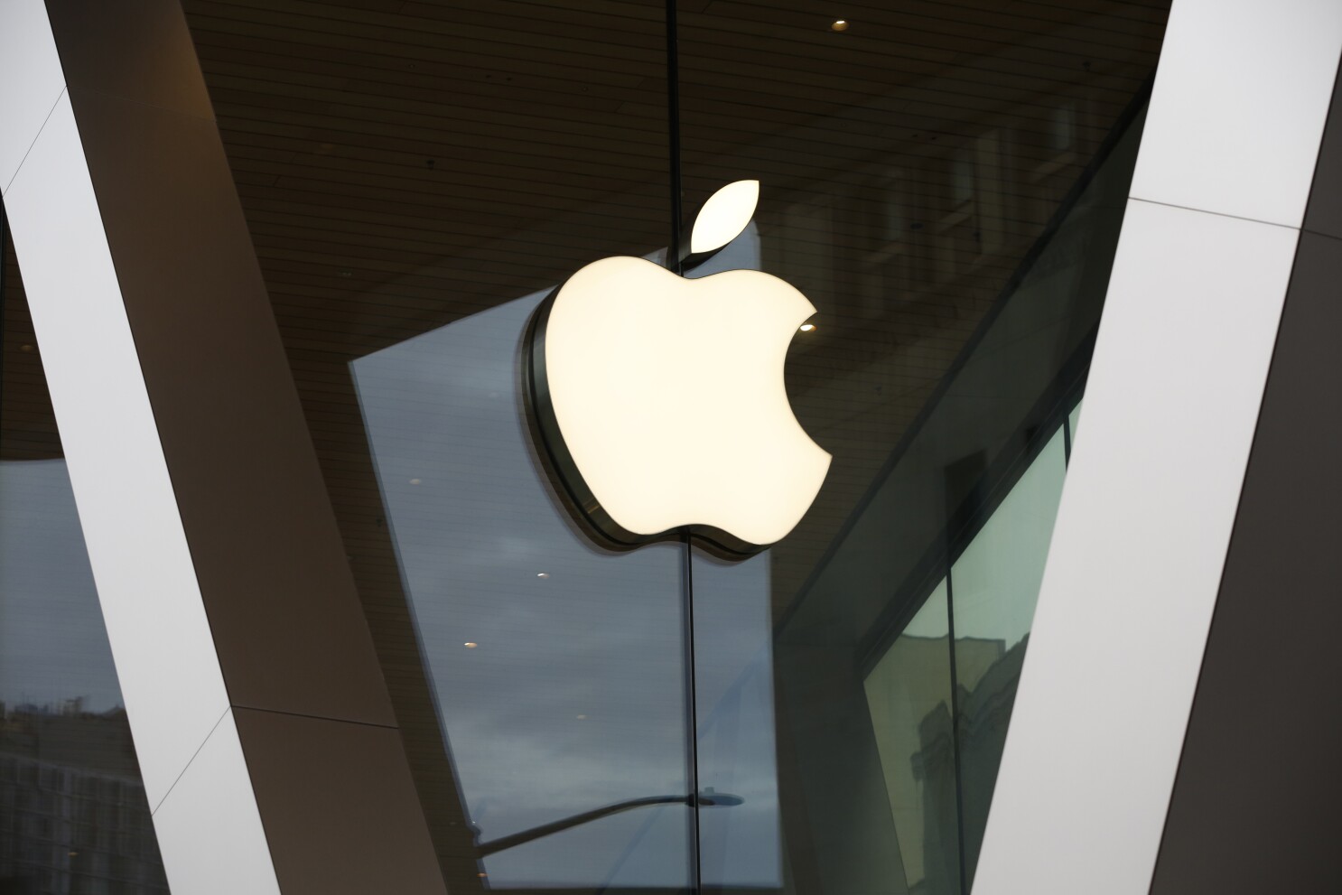Apple surpasses 60% reduction in its global greenhouse gas emissions