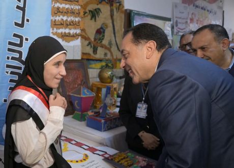 ” رئيس الوزراء  ” يتفقد مدرسة أسيوط الثانوية الزخرفية ومعرض منتجات التعليم الفني