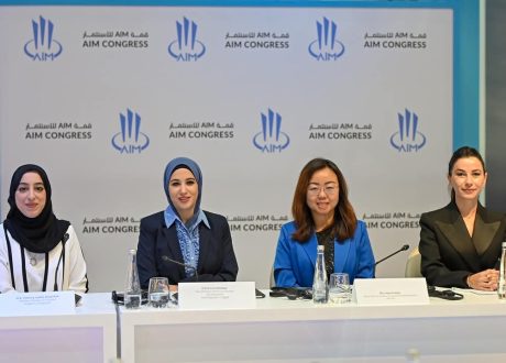 “نائب وزير السياحة والآثار “تشارك في المائدة الوزارية المستديرة لمنظمة الأمم المتحدة للسياحة بدولة الامارات العربية المتحدة