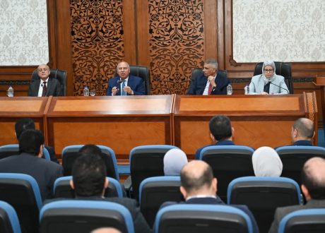 “كامل الوزير ” يبحث مع محافظي ومستثمري الأقصر وأسوان تحديات المناطق الصناعية بالمحافظتين وسبل حلها