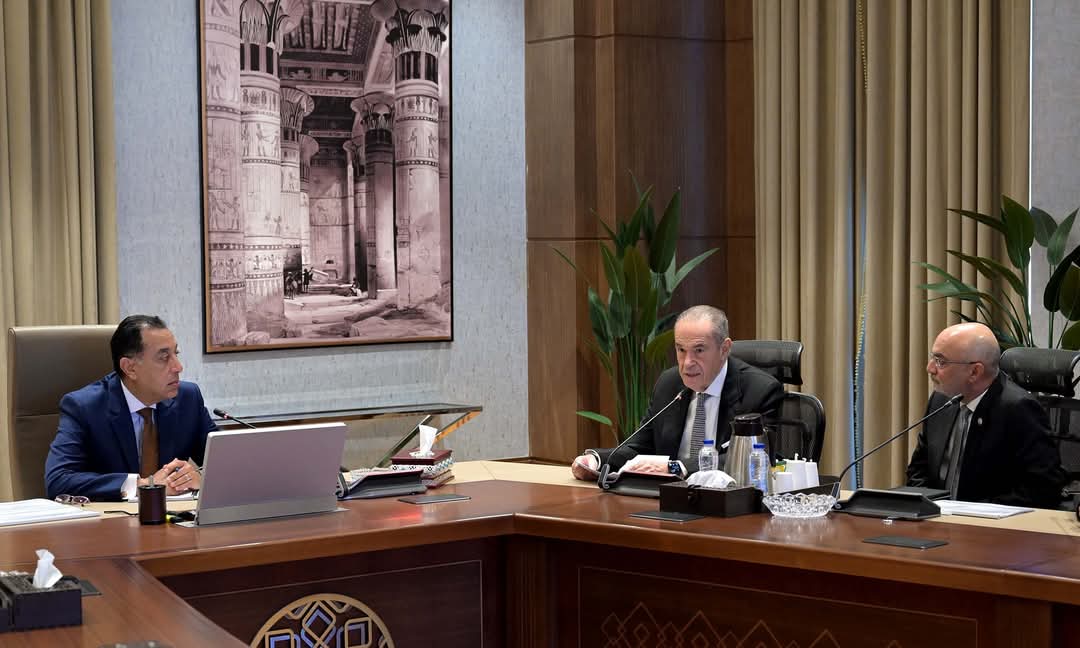 “رئيس الوزراء” يلتقي مسئولي مجموعة “المنصور للسيارات” لاستعراض خطط إنشاء مصنعهم الجديد بمدينة أكتوبر الجديدة و بدء الإنتاج