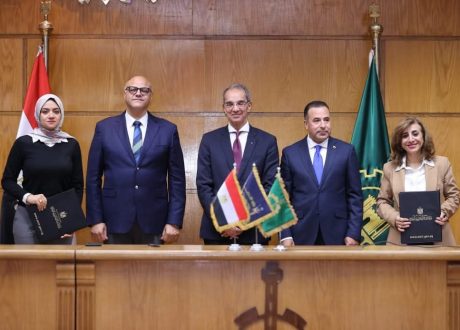 وزير الاتصالات : نستهدف الوصول إلى إجمالي ربط 250 ألف منزل بقرى حياة كريمة بكابلات الألياف الضوئية خلال العام المقبل