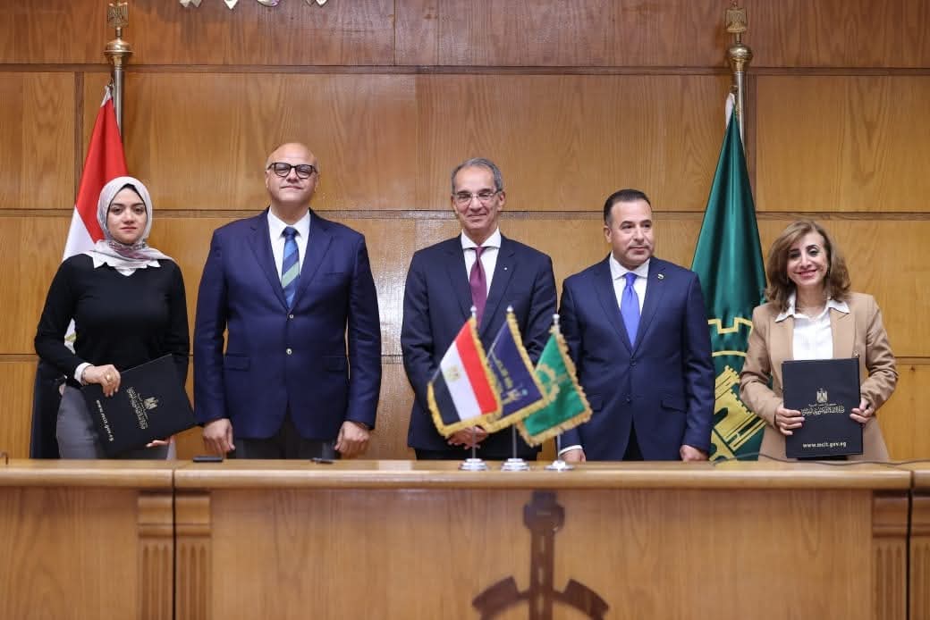 وزير الاتصالات : نستهدف الوصول إلى إجمالي ربط 250 ألف منزل بقرى حياة كريمة بكابلات الألياف الضوئية خلال العام المقبل