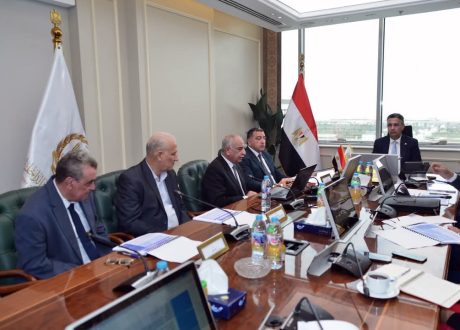 ︎ “وزير التموين” يعقد اجتماعًا مع شركة الإسكندرية للزيوت والصابون لبحث خطط التوسع وتحقيق استقرار السوق