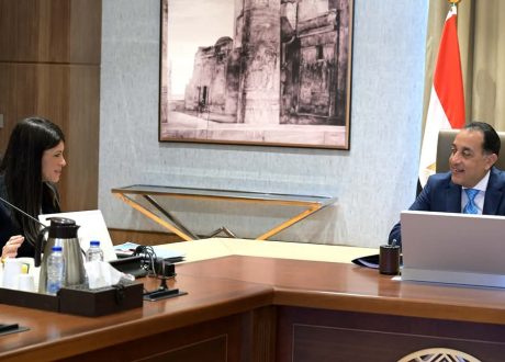 رئيس الوزراء يتابع مع وزيرة التخطيط عدداً من ملفات العمل