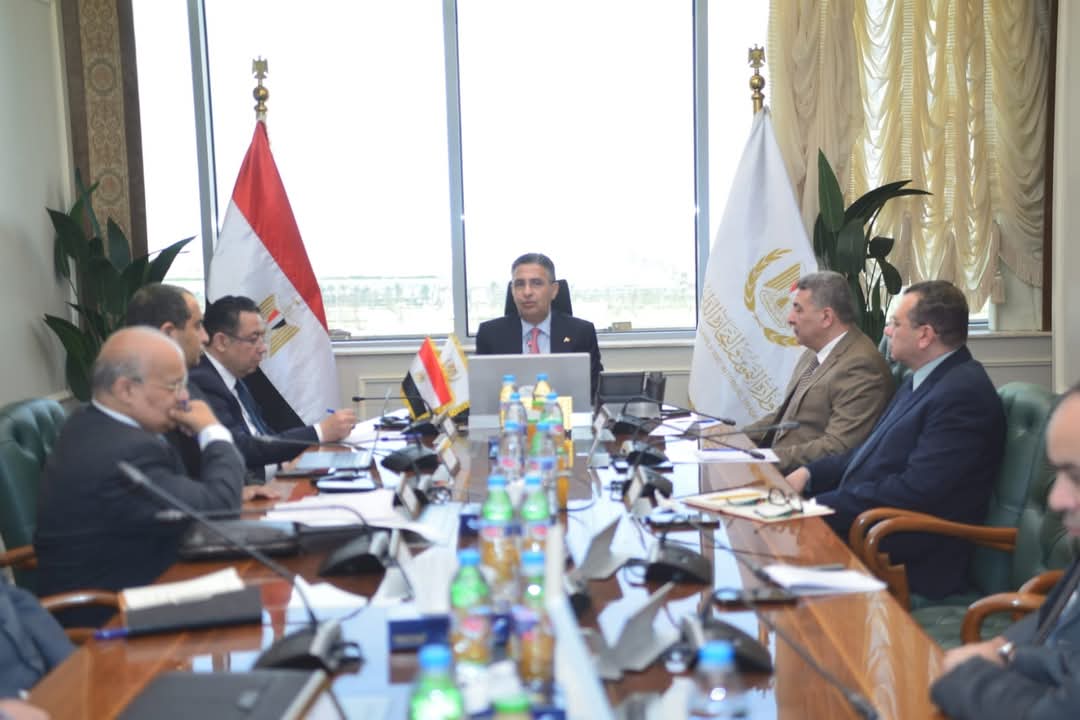 “وزير التموين” يؤكد على أهمية الرقابة على الذهب والمعادن الثمينة خلال اجتماع مع رئيس مصلحة الدمغة والموازين
