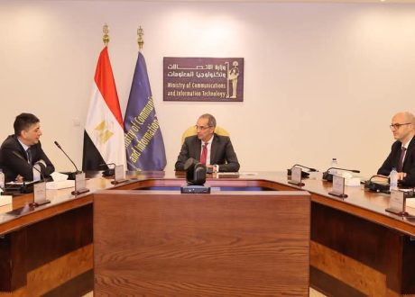 “وزير الاتصالات “يبحث مع شركة فوداكوم العالمية وفودافون مصر ومؤسسات استثمارية كبرى من جنوب أفريقيا سبل التعاون المشترك