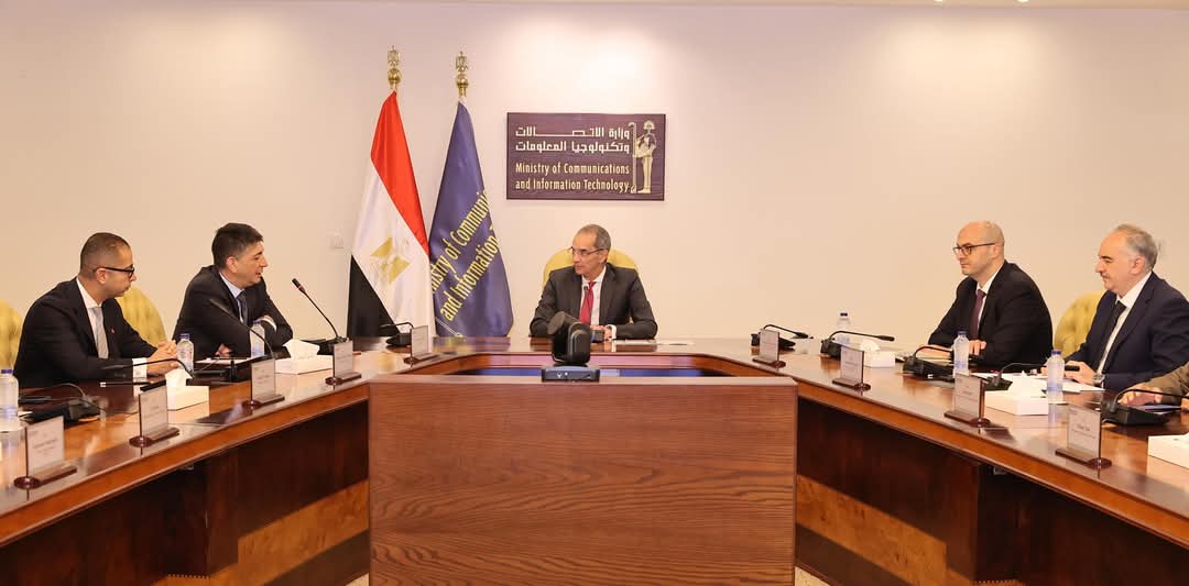 “وزير الاتصالات “يبحث مع شركة فوداكوم العالمية وفودافون مصر ومؤسسات استثمارية كبرى من جنوب أفريقيا سبل التعاون المشترك