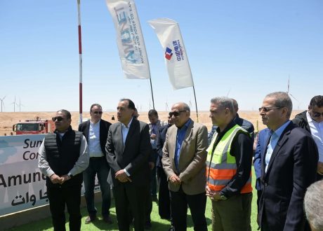 رئيس الوزراء يتفقد محطة “أمونت” لطاقة الرياح برأس غارب باستثمارات 700 مليون دولار و بقدرة 500 ميجاوات