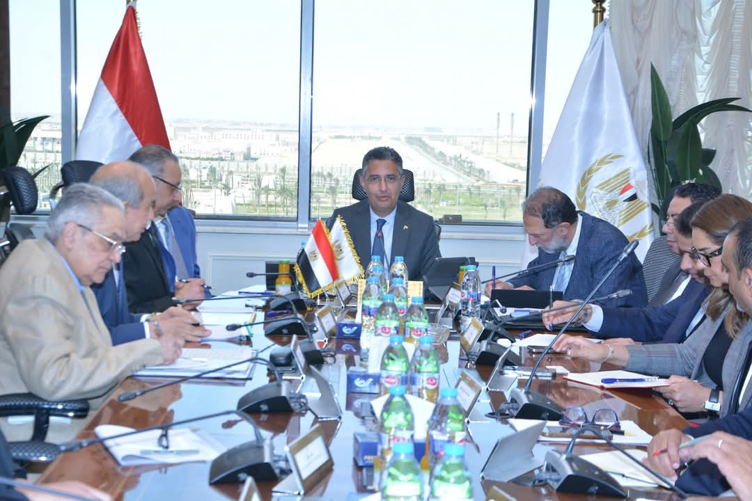 “︎وزير التموين” يترأس اجتماع اللجنة العليا للقمح و يوجه بتكثيف الاستعدادات وتشكيل غرف عمليات لمتابعة التوريد لحظيًا