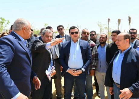 وزير الإسكان يقوم بجولة موسعة بمشروع “حدائق تلال الفسطاط” بمحافظة القاهرة سيرًا على الأقدام