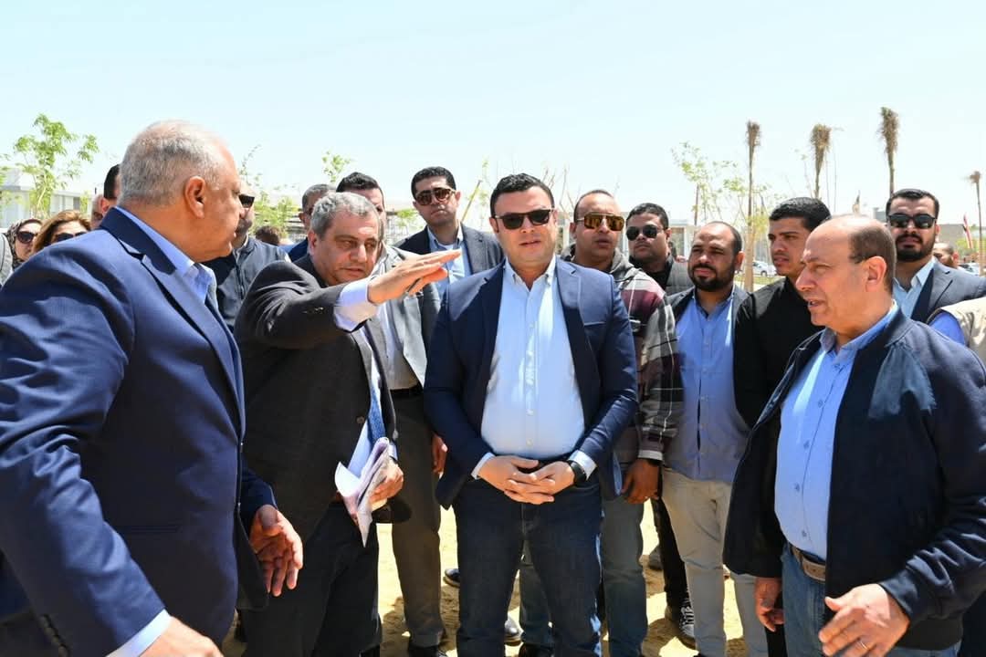 وزير الإسكان يقوم بجولة موسعة بمشروع “حدائق تلال الفسطاط” بمحافظة القاهرة سيرًا على الأقدام
