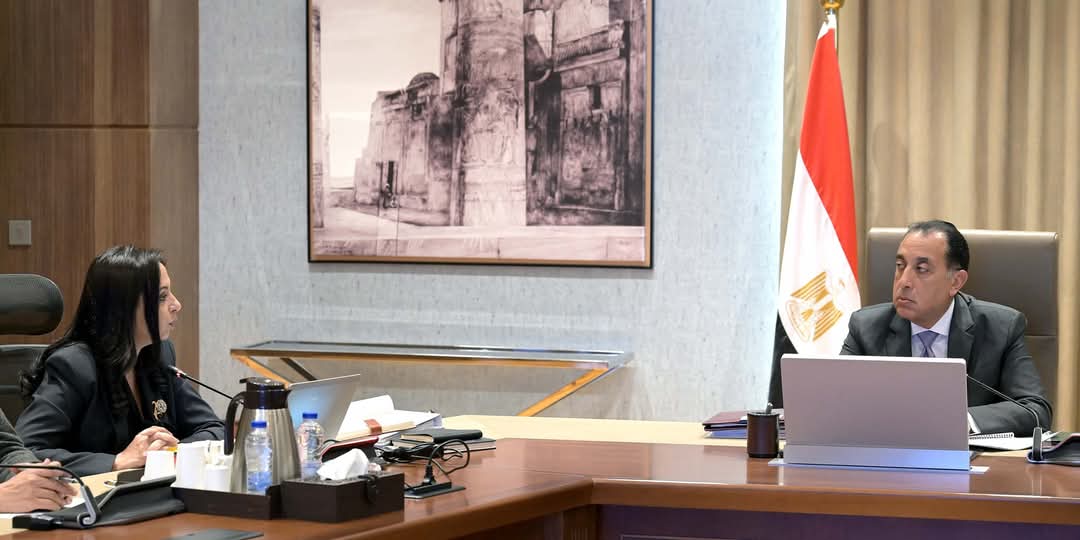 “رئيس الوزراء” يتابع مع وزيرة التضامن الاجتماعي ملفات عمل الوزارة