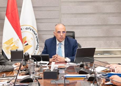 ” وزير الري “يتابع حالة الري بالمحافظات والاستعداد لفترة أقصى الاحتياجات المائية