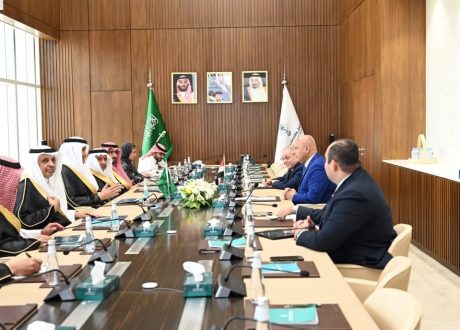   خلال لقائه وزير النقل السعودي.. كامل الوزير: نتطلع للتعاون المشترك في مجالات الطاقة الجديدة والمتجددة وصناعات تحلية ومعالجة المياه