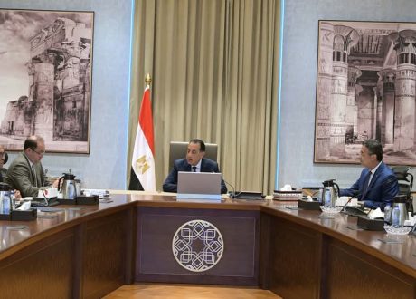 “رئيس الوزراء” يتابع عددًا من ملفات العمل المشتركة بين وزارتي المالية والتموين