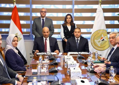 ︎وزيرة التنمية ومحافظ القليوبية يشهدان توقيع عقد لتأجير وحق الانتفاع لمشروع الـ30 مليون بيضة بالخانكة مع إحدي شركات القطاع الخاص
