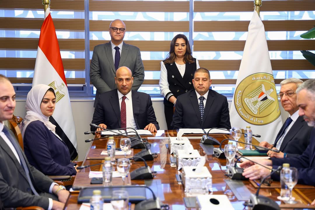 ︎وزيرة التنمية ومحافظ القليوبية يشهدان توقيع عقد لتأجير وحق الانتفاع لمشروع الـ30 مليون بيضة بالخانكة مع إحدي شركات القطاع الخاص