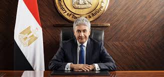 وزير السياحة والآثار يقوم بجولة داخل الجناح المصري المُشارك في معرض سوق السفر العربي (2025 ATM)