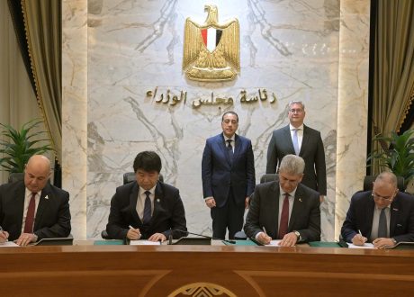 لتعزيز التحول الأخضر.. توقيع عقود مشروع مجمع البحر الأحمر للبتروكيماويات بالعين السخنة