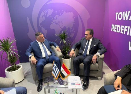 على هامش أسبوع أبوظبي للصحة.. مصر واليونان تبحثان تعزيز التعاون الصحي وتدريب الكوادر الطبية