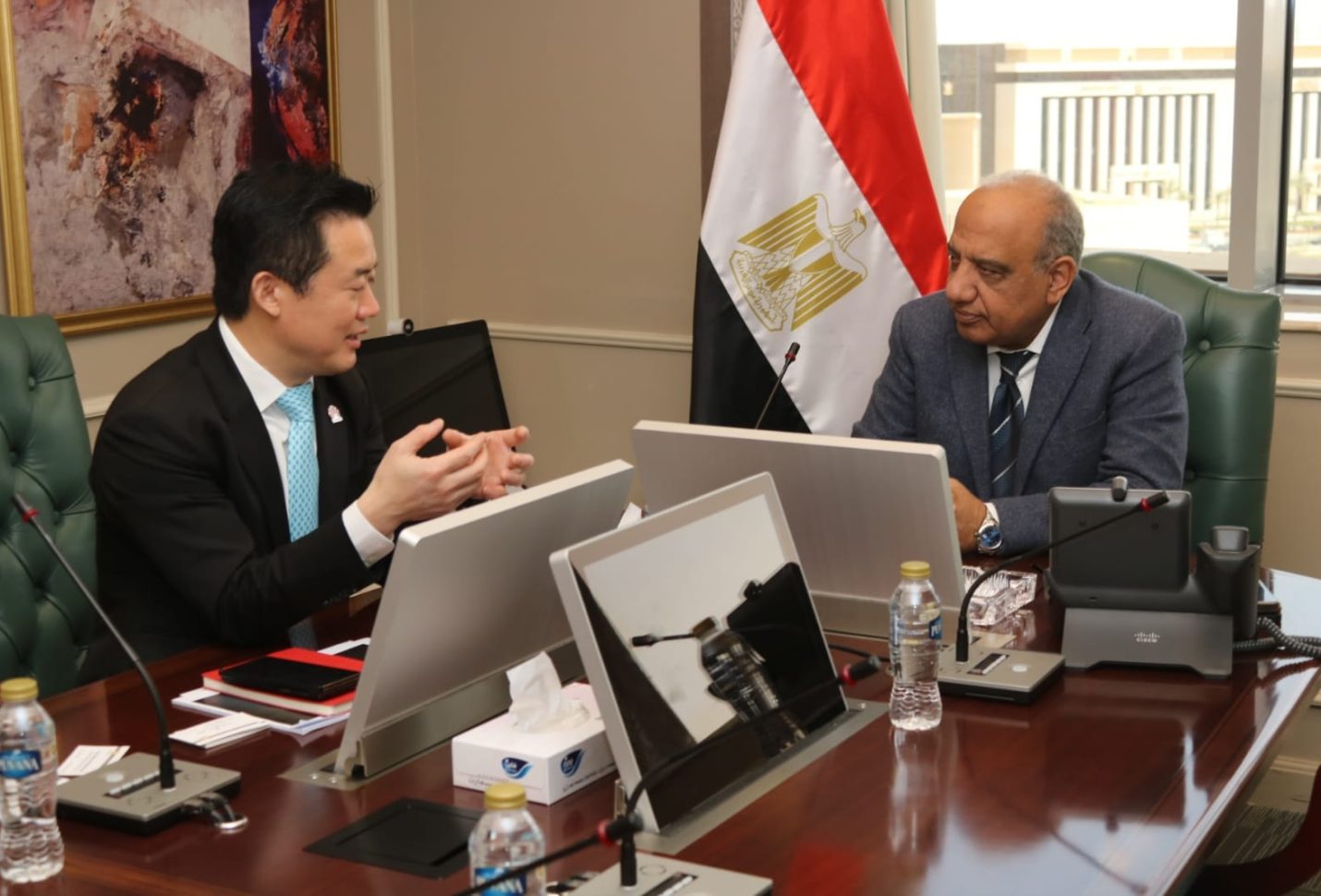 وزير الكهرباء يبحث مع “هواوي للطاقة الرقمية” تعزيز التعاون في التحول الرقمي وتخزين الطاقة المتجددة