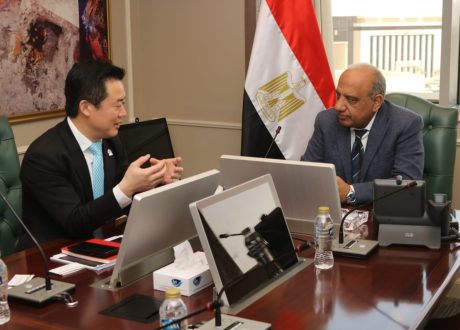 وزير الكهرباء يبحث مع “هواوي للطاقة الرقمية” تعزيز التعاون في التحول الرقمي وتخزين الطاقة المتجددة