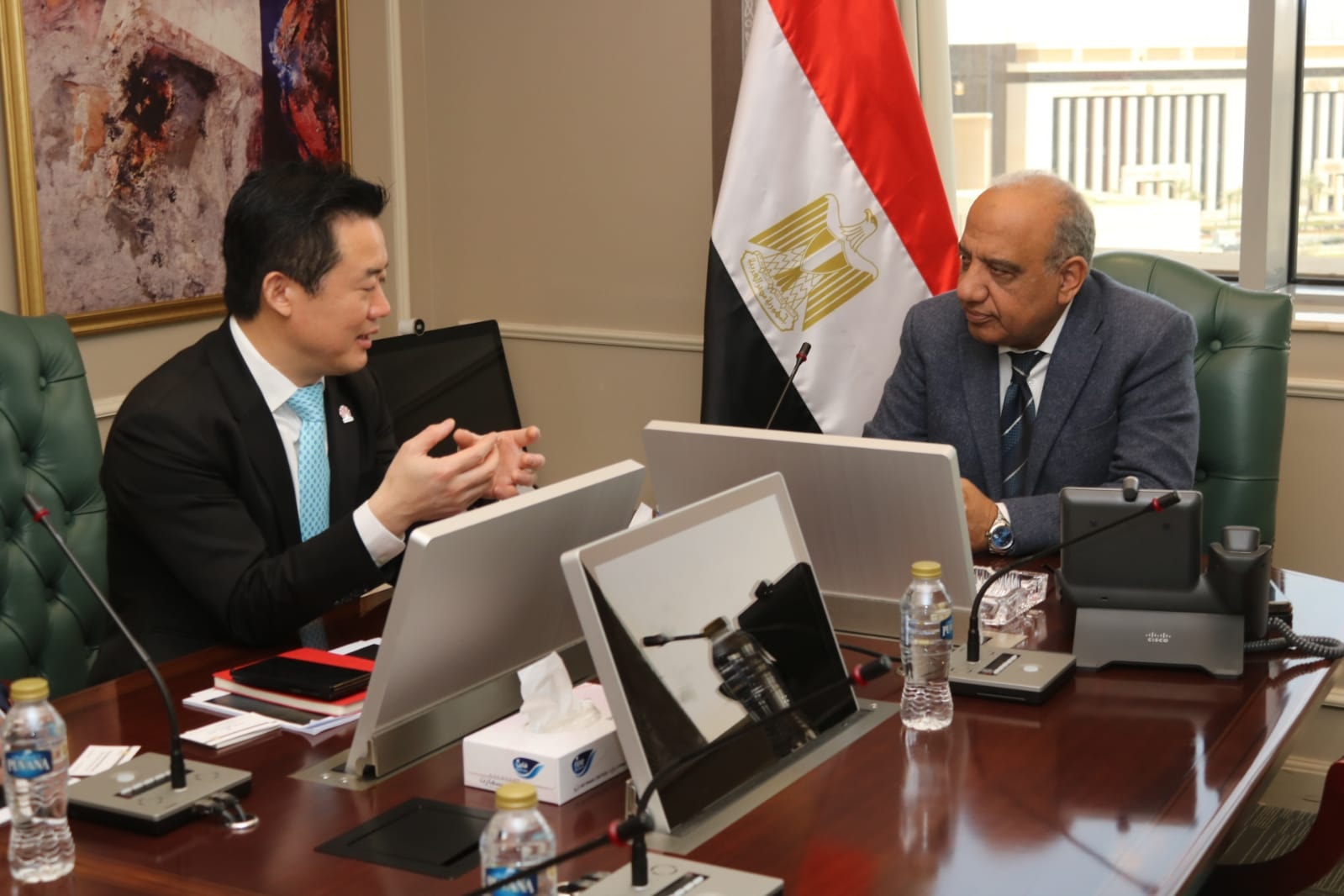وزير الكهرباء يبحث مع “هواوي للطاقة الرقمية” تعزيز التعاون في التحول الرقمي وتخزين الطاقة المتجددة