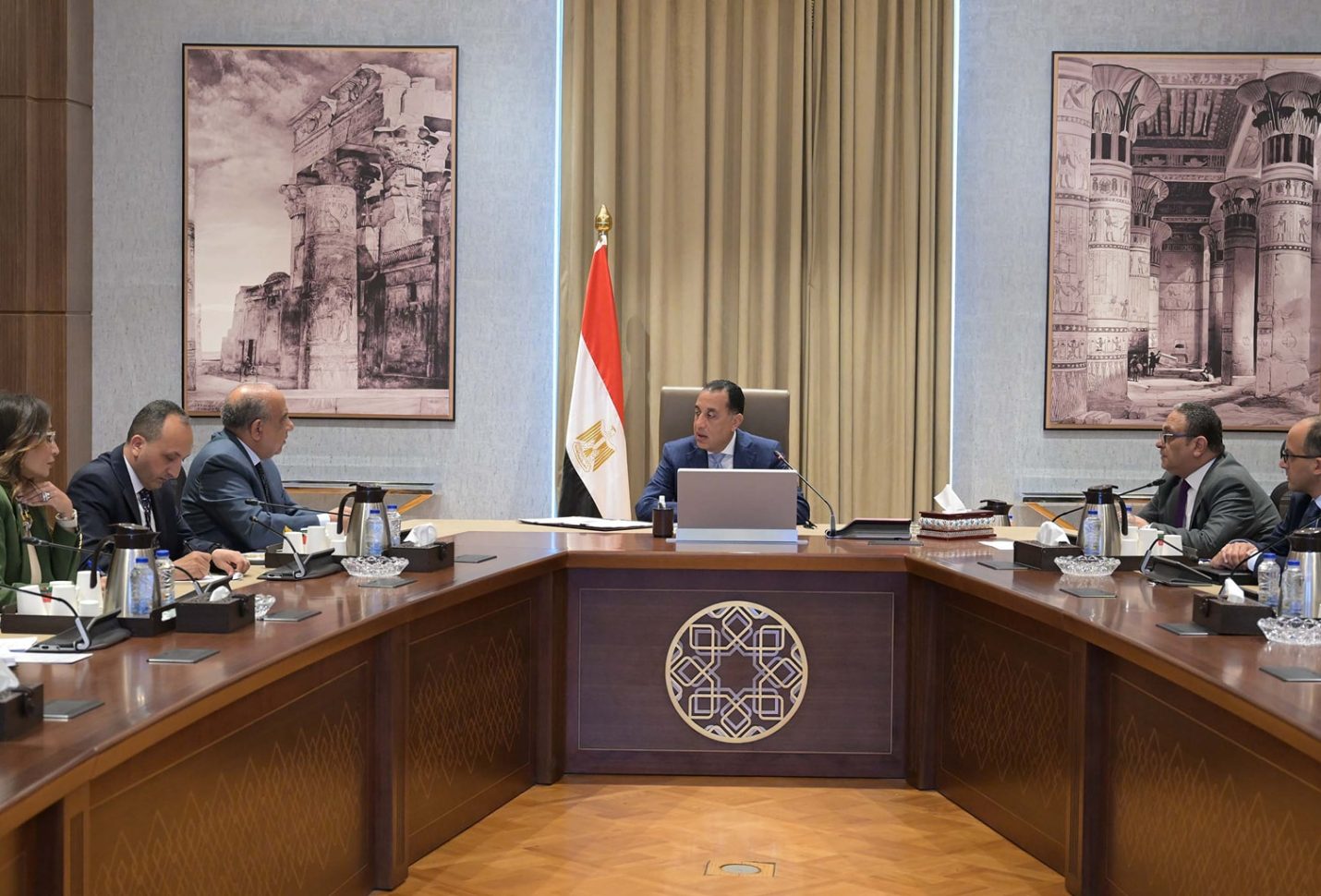 مدبولي يتابع مع وزير الكهرباء خطط مواجهة زيادة الأحمال ومشروعات الربط الإقليمي