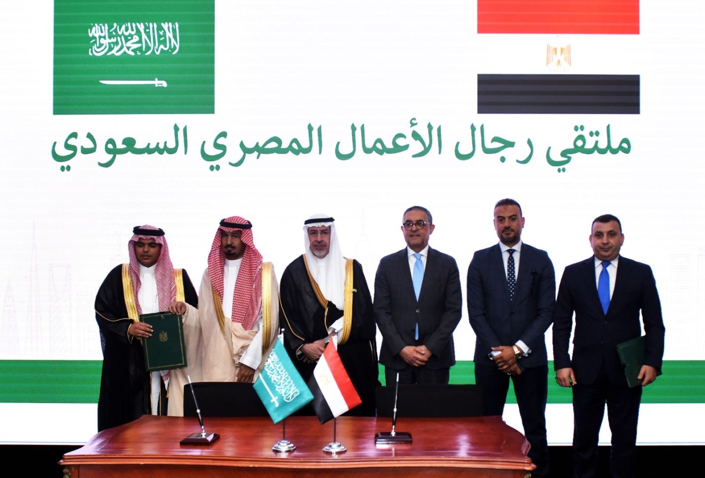 مصر والسعودية توقعان 4 اتفاقيات استثمارية في مجالات الغذاء والطاقة والعقارات والصناعة