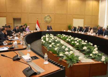 وزير الكهرباء يتابع الاستعدادات لموسم الصيف ويوجه بتأمين التغذية الكهربائية وتحسين كفاءة الشبكة