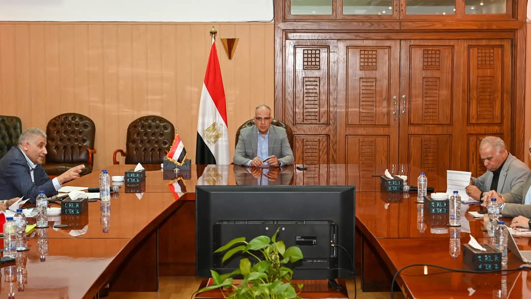 “وزير الري” يتابع حالة المنظومة المائية والنجاح في الوفاء بالاحتياجات المائية المتزايدة مع موجة الحرارة التي تشهدها البلاد حاليًا