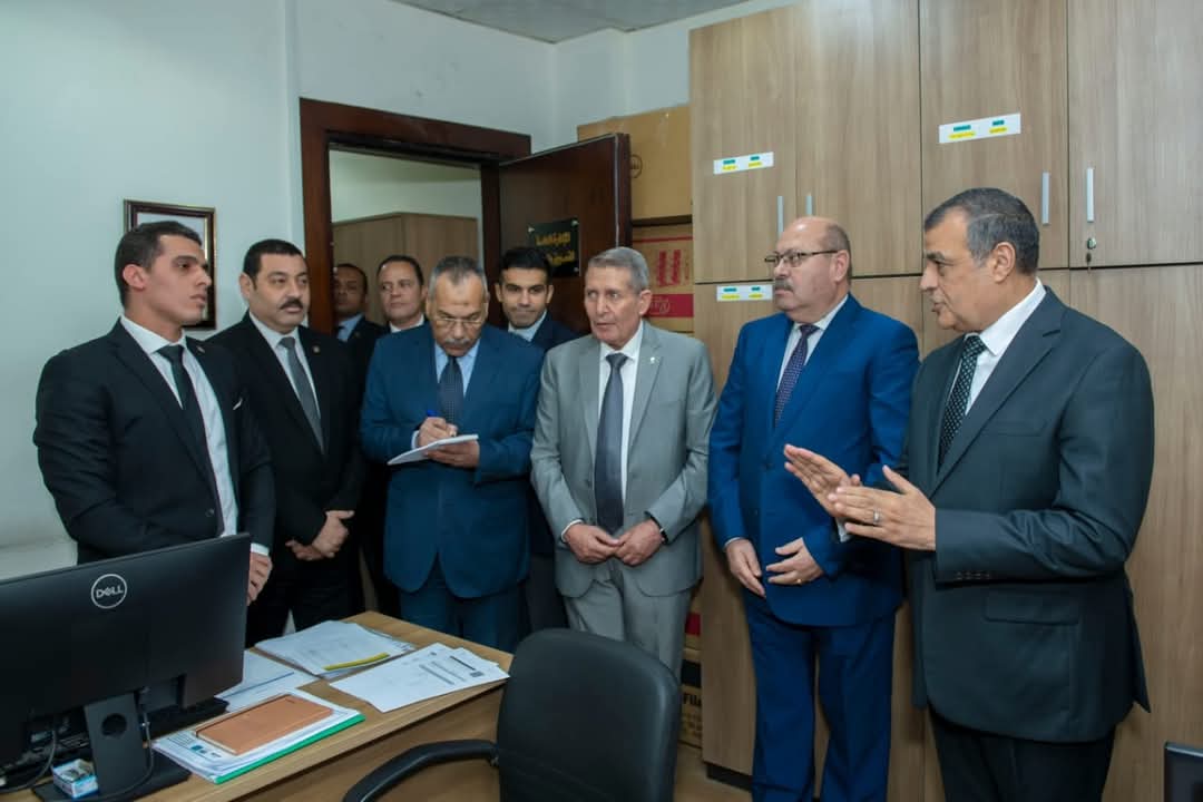 وزير الدولة للإنتاج الحربي يتفقد سير العمل بشركة المشروعات والاستشارات الهندسية التابعة للوزار