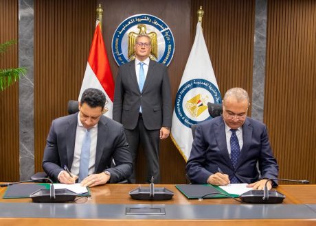 “وزير البترول “يشهد توقيع اتفاقية بين الشركة القابضة للغازات الطبيعية “إيجاس” وشركة هاربور إنرجي للتوسع فى عمليات الغاز الطبيعي في منطقة دسوق