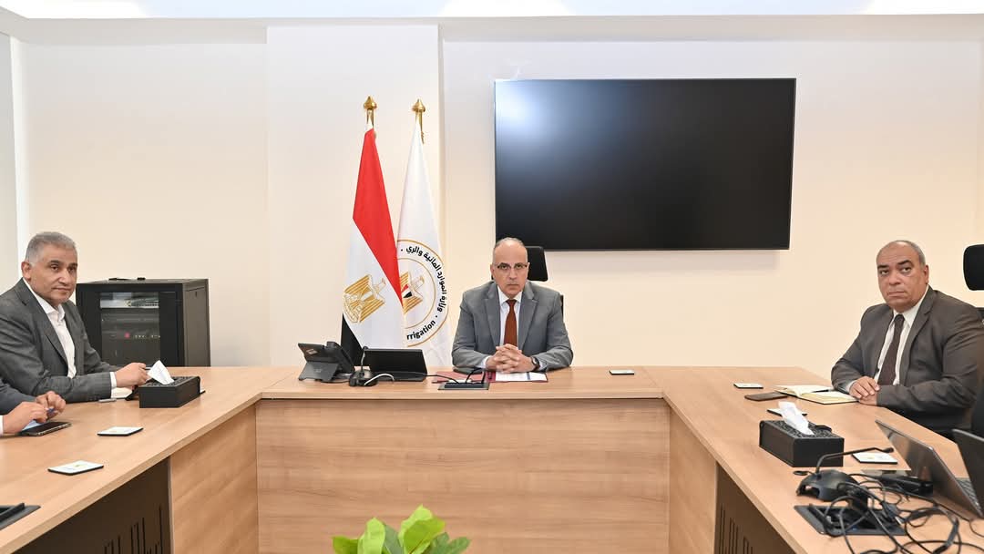 وزير الري يتابع موقف تسهيل إجراءات إصدار تراخيص المياه الجوفية وما تم تنفيذه خلال المرحلة الأولى من “منظومة التراخيص الإلكترونية للمياه الجوفية”