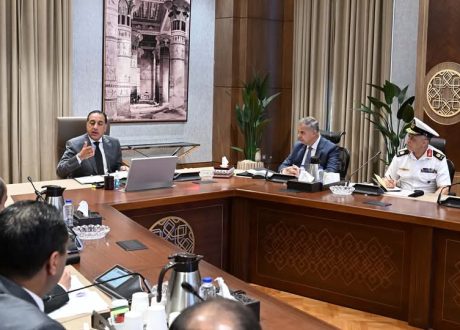 رئيس الوزراء يناقش سُبل الاستفادة من الآثار الغارقة بخليج أبي قير