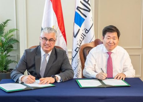 باستثمارات 17 مليون دولار أمريكي.. رئيس اقتصادية قناة السويس يوقع عقد مشروع شركة “هايتكس” الصينية لصناعة الأقمشة الزخرفية بمنطقة القنطرة غرب الصناعية