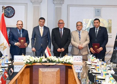 رئيس الهيئة العربية للتصنيع و وزير الزراعة يشهدان توقيع عقد اتفاق في مجال مشروعات التصنيع الزراعي وحماية البيئة