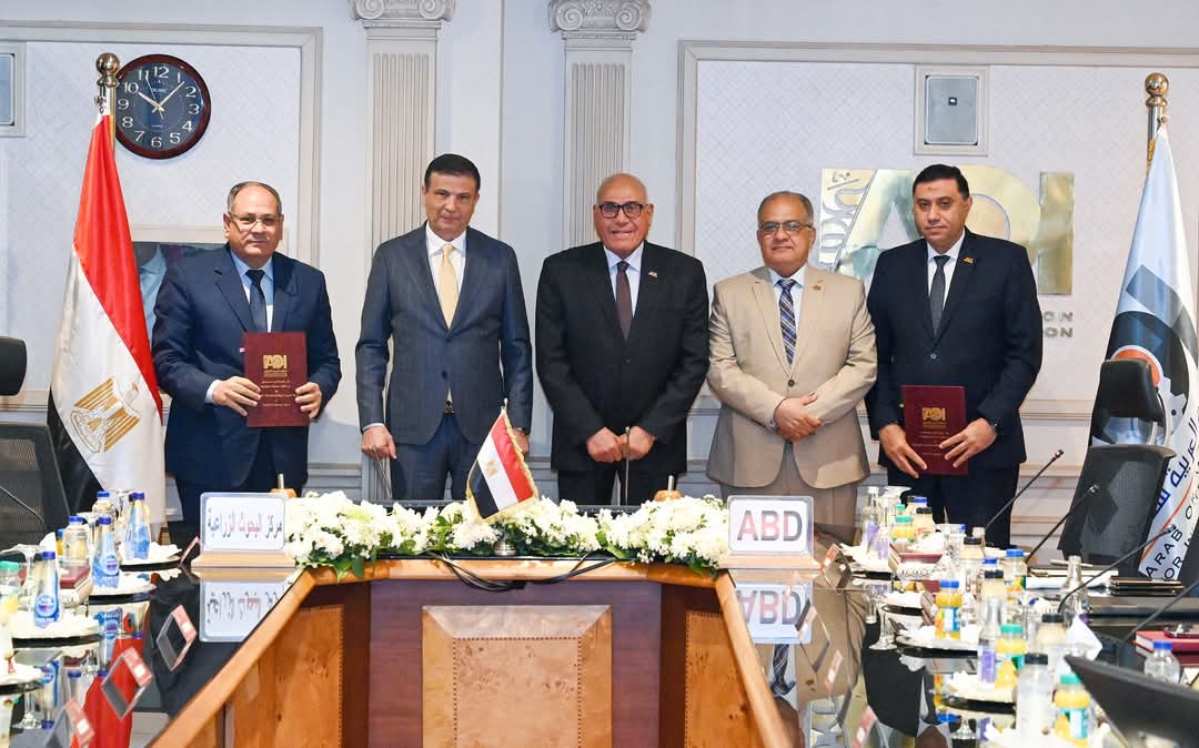رئيس الهيئة العربية للتصنيع و وزير الزراعة يشهدان توقيع عقد اتفاق في مجال مشروعات التصنيع الزراعي وحماية البيئة