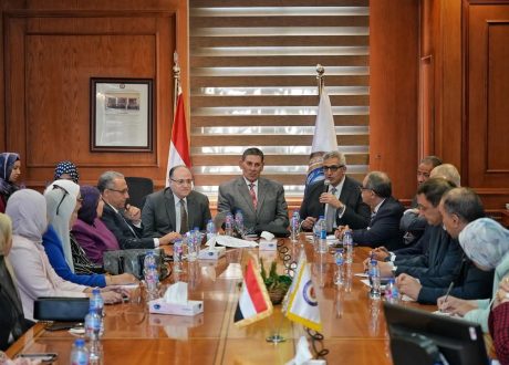 رئيس هيئة الدواء المصرية يشارك في اجتماع لجنة قطاع الدراسات الصيدلية بالمجلس الأعلى للجامعات