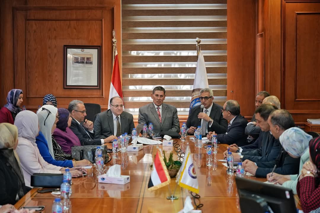 رئيس هيئة الدواء المصرية يشارك في اجتماع لجنة قطاع الدراسات الصيدلية بالمجلس الأعلى للجامعات