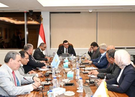 “︎وزير الإسكان” يتابع الجهود المبذولة في ملف تحلية المياه