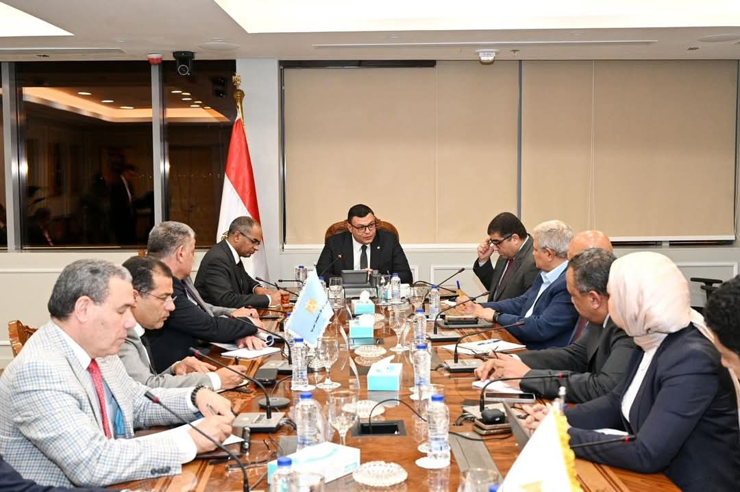 “︎وزير الإسكان” يتابع الجهود المبذولة في ملف تحلية المياه